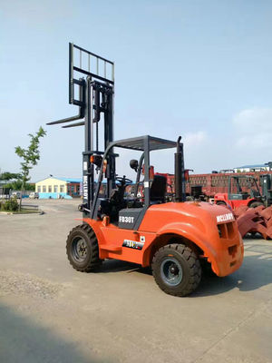 信頼性の高い全地形フォークリフト トラック 貨物の移動を便利にする